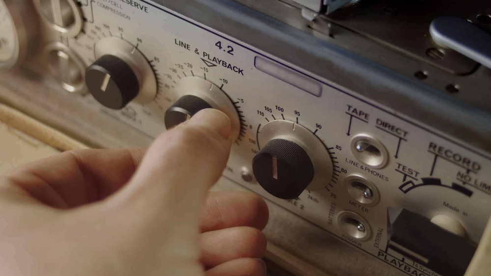 adjusting the volume on a nagra device